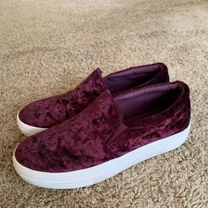 STEVE MADDEN CRUSHED VELVET SLIP ONS